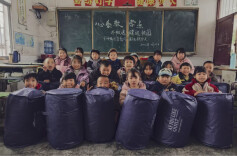 凤凰团团太暖啦~489床冬被送进乡村教学点