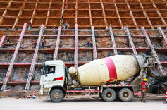 桂新高速建设正酣