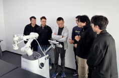 AI赋能健康护理新变革 “长沙智造”俏妃云智护机器人引资本关注