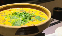 风吹肉煮汤涮青菜，是冬季的一块平坦