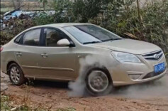 三公里村干道十多年未修缮，多方反映后有了回音——春节前，坑洼村道有望硬化通车