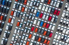 元旦新能源车市：购置税正式开收，车企花式“兜底”