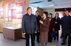 毛万春在省档案馆宣讲调研