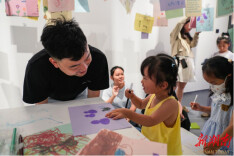 以“共创”启发“对话”，家庭美育助力亲子沟通