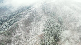 城步南山迎来今冬初雪，高山草原换上银白盛装