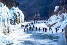 出片率100%！北京震撼冰瀑奇观上线，游客慕“冰”而来