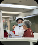 急诊科护士戴上“红袖章”，成了患者“临时亲人”