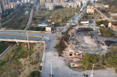 资兴：困扰多年交通“堵点”终打通 矿工南路废弃厂房成功破拆