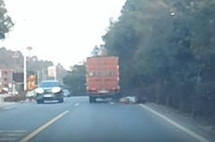 生死一分钟！新邵三位邮政人勇救卷车底老人