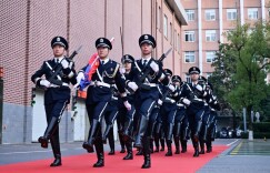 长沙市公安局隆重举行升警旗仪式！