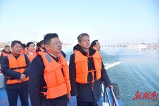 严华在资江市区和邵阳县段巡河