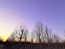 从日月同辉到红霞漫天！今晨，北京霞光太惊艳