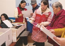 图片新闻丨北湖区开展“送温暖 送微笑”活动