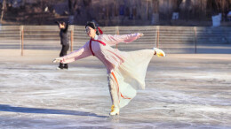 阔别两年重启，北大未名湖冰场邀游客寒假上冰