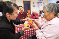 Community memory clinics help aging minds stay connected