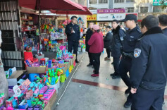 岳塘区多部门联动执法 严抓烟花爆竹禁燃禁放