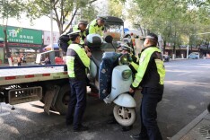 隆回交警违停整治“不停歇”，让文明归“位” 