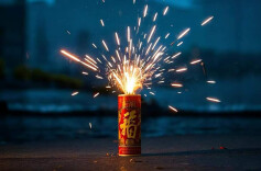 线上销售、快递运输烟花爆竹？注意！这些行为涉嫌违法