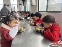 教育强省调研行㉑|一碗热饭盛满丰盛与安心——中方县“校园餐”里的小温暖与大变革