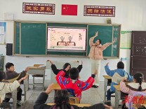 经典诗词永传唱  送教下乡绽芬芳