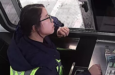 自燃货车直冲收费站！这群人的反应堪称“教科书”