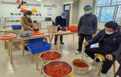 湘潭市岳塘区大桥学校党支部开展“桥连匠心·味传初心”主题党日活动