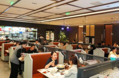 这家湘菜馆，为何能在北京做到天天排队？