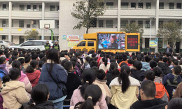 衡阳县樟木中心小学：交警宣讲进校园，安全知识“戴”回家