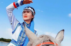 观点 | 记住那位为民奔腾的“马背上的女县长”