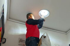 楼道点亮“暖心灯”，政企共建“连心桥”