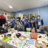 病房里的“勇气之约”：患儿举输液泵参与长沙“小红花”关爱活动