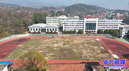 康巴赫011号爱心球场正式开工