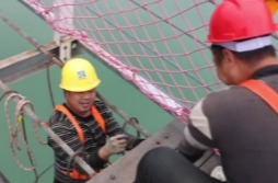 视频丨高椅岭景区：吊桥钢索换新检修 护航游客安全出行