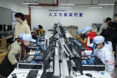 岳阳市人工智能科技探索营收官 青少年沉浸式解锁前沿科技