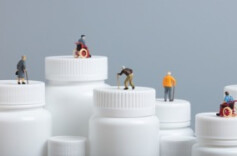 民政部：养老服务机构从业人员不得向老年人推销保健品、药品