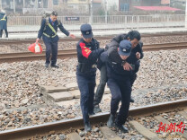 旅客突发急病 安化铁警争分夺秒守护出行安全