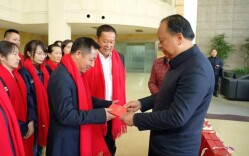 周农深入益阳基层送温暖