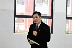 做那束照亮学生心灵的光——记道县潇水学校教师何朝辉