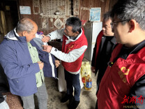 山乡藏暖意，省文联为“东子山”送年货