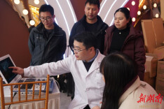 这场公益行动上，微马跑友体验了“自体修复”黑科技