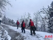 他们踏雪巡“电”16公里 只为守护万家灯火