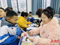 娄底八中一二年级无纸化测评彰显育人特色