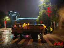 雪夜坚守 湘潭市城管执法局市政管理处护航出行安全