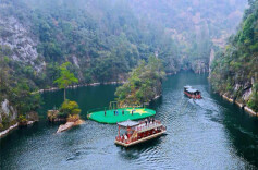 Top American TikTok Influencers Explore Baofeng Lake