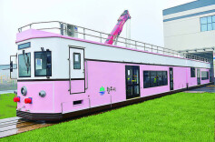 历史上的今天丨2022年1月22日，中国首列出口韩国双层旅游专列在株洲下线