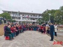 嘉禾县：“围坐宣讲”接地气 全会精神润民心