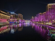 亮马河畔“星河”落，夜色正斑斓