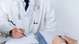 冬天眼病也高发！医生：这份双眼“防寒保湿”指南请收好丨战寒潮