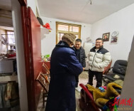 荷塘区金山街道晏家湾社区开展寒冬送温暖活动 真情关爱辖区特殊群体