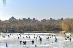 陶然亭公园冰场全域开放，面积达2.5万平方米
